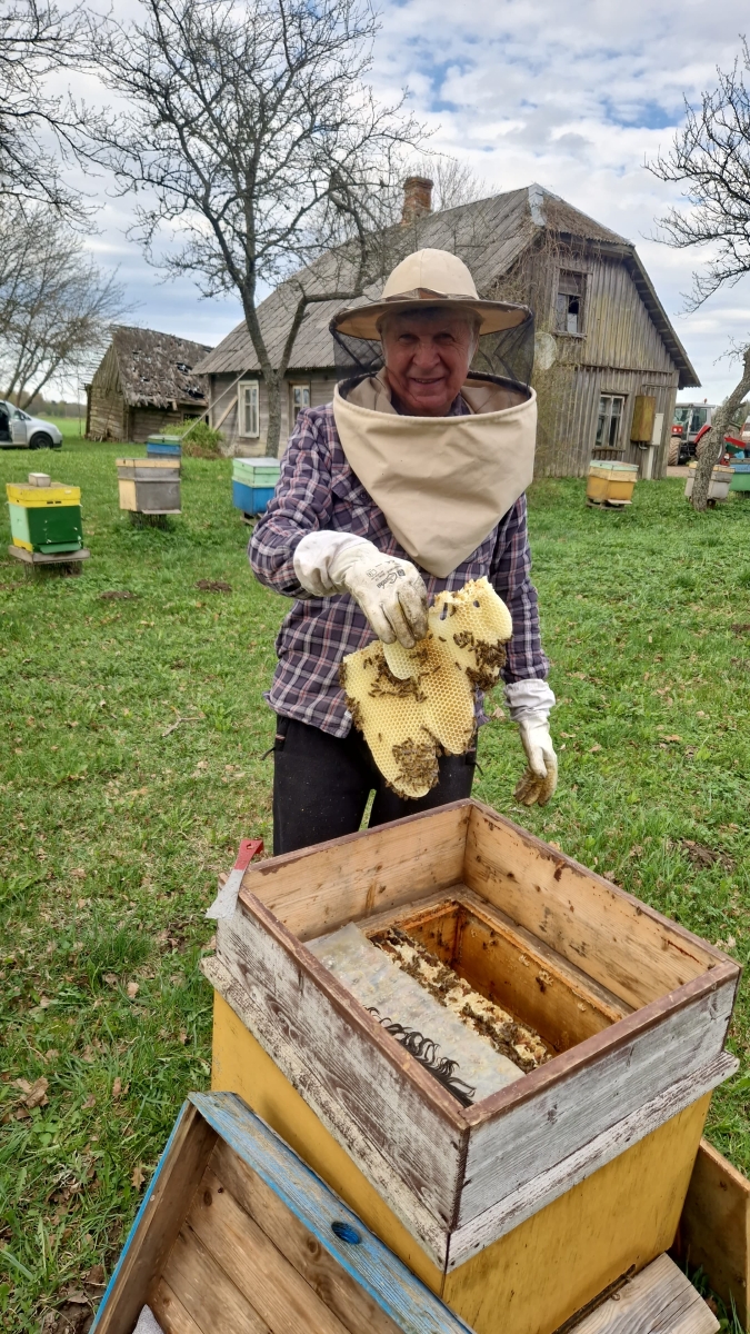 Biškopis Almants Štelcs dravojot 2025. gada aprīlī.