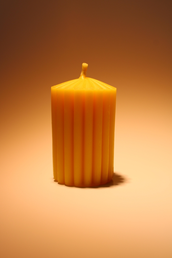 Bišu vaska svece Īsais rievotais cilindrs.