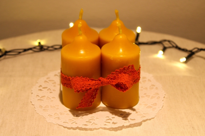 Bišu vaska svece Mazais cilindrs - četru sveču komplekts.