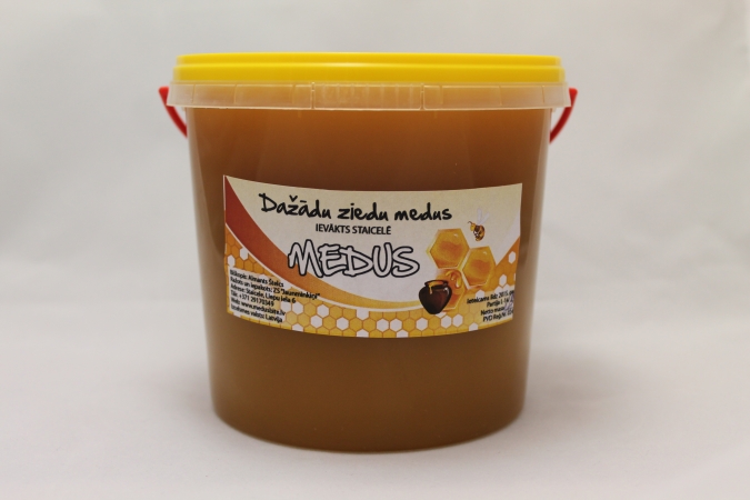 Dažādu ziedu medus 4,1 kg plastmasas spainītī.