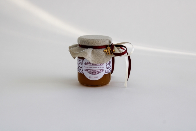 Medus dāvanu burciņa kristību viesiem.